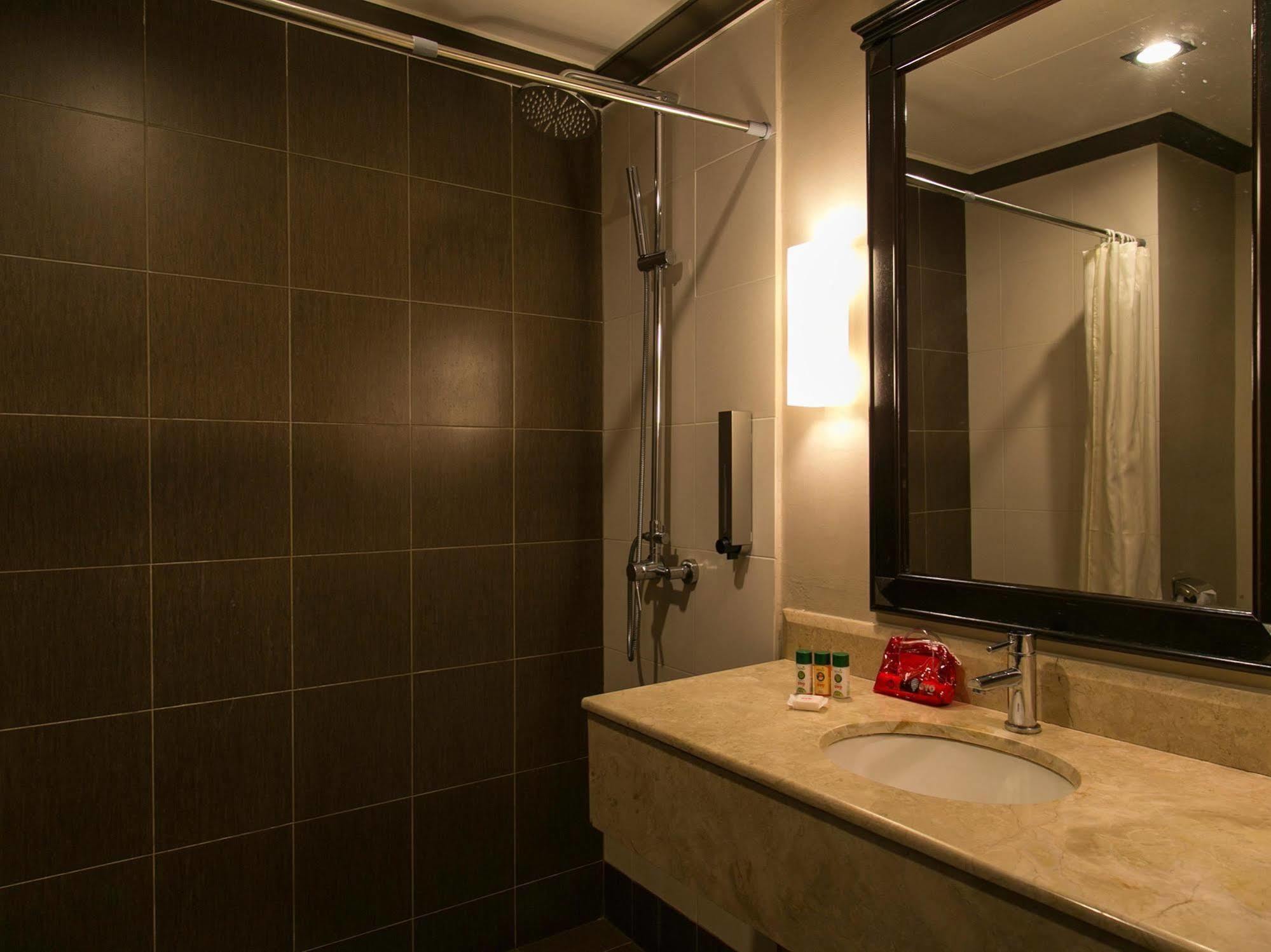 Hotel Mimosa Malacca Esterno foto